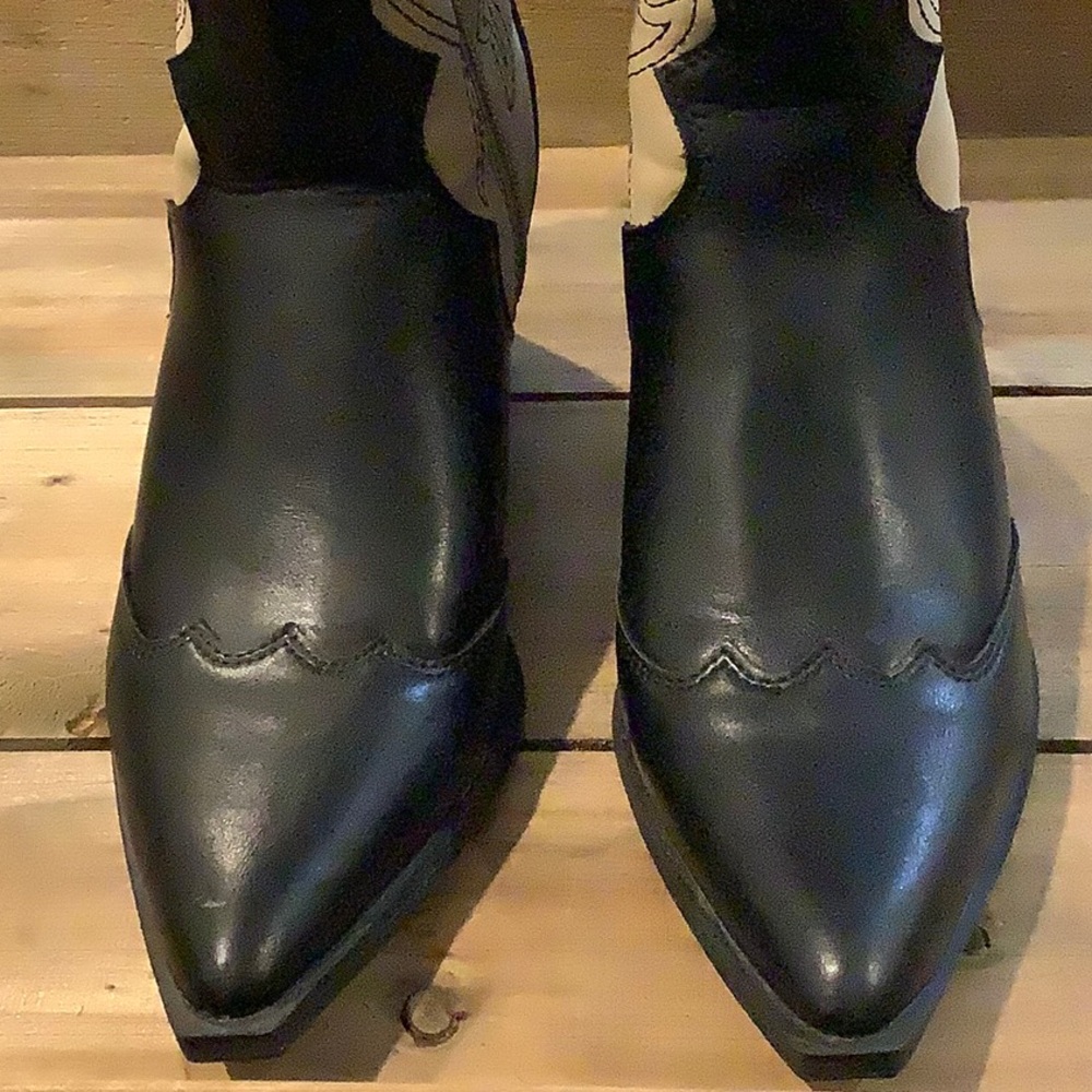 Classic Two-Tone Western Heeled Boots - Black & Cream - Picture 3 of 7